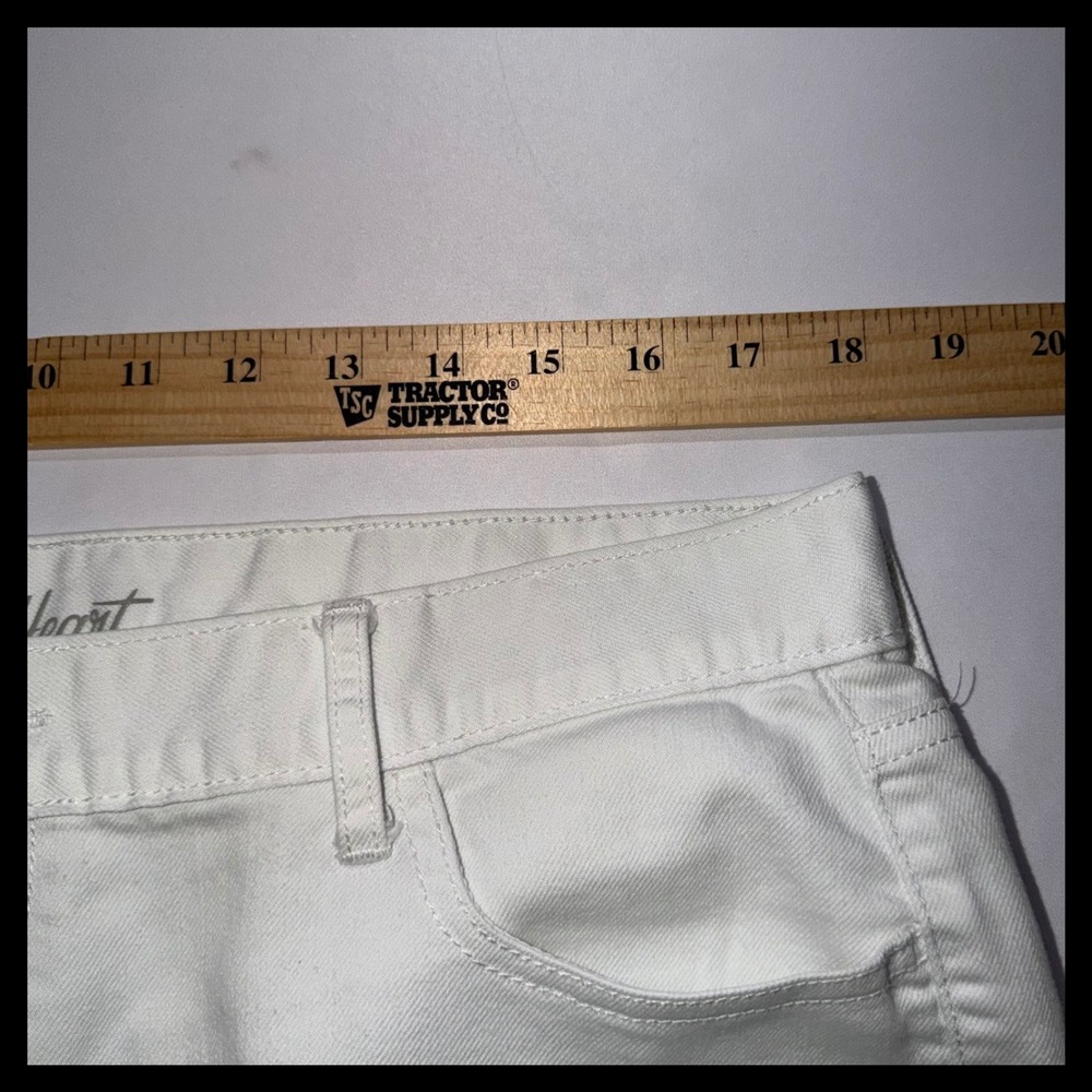 Old Navy The Sweetheart Denim Shorts Womens 14 White Cuffed Casual Summer - Picture 4 of 8